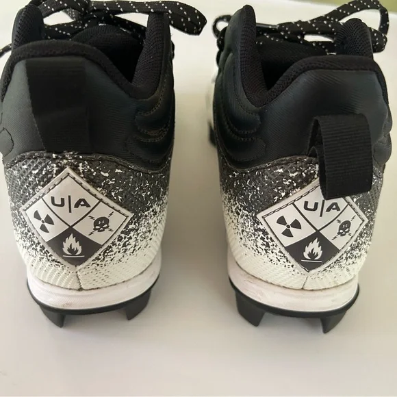 Under Armour Black and White Cleats - Picture 3 of 13
